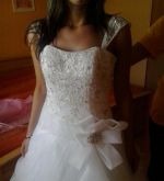 Snehovobiele princeznoské svadobné šaty