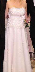 Krásne snehovobiele svadobné šaty