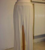 Bledožlté nohavice, 42