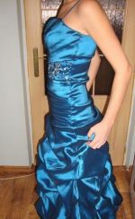 Pekné šaty vhodné na ples a stužkovú slávnosť