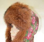 Štýlová ušianka z králika s brmbolcami. Farba hnedá