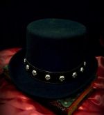 Gotický cylinder, pošta v cene