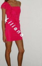 Nové ružové šaty aj s náušnicami